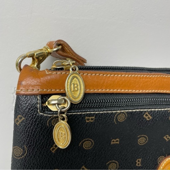 π
ΊIL Nuovo Barocco Made in Italy Signature Brown Leather Crossbody Bag - Picture 9 of 9